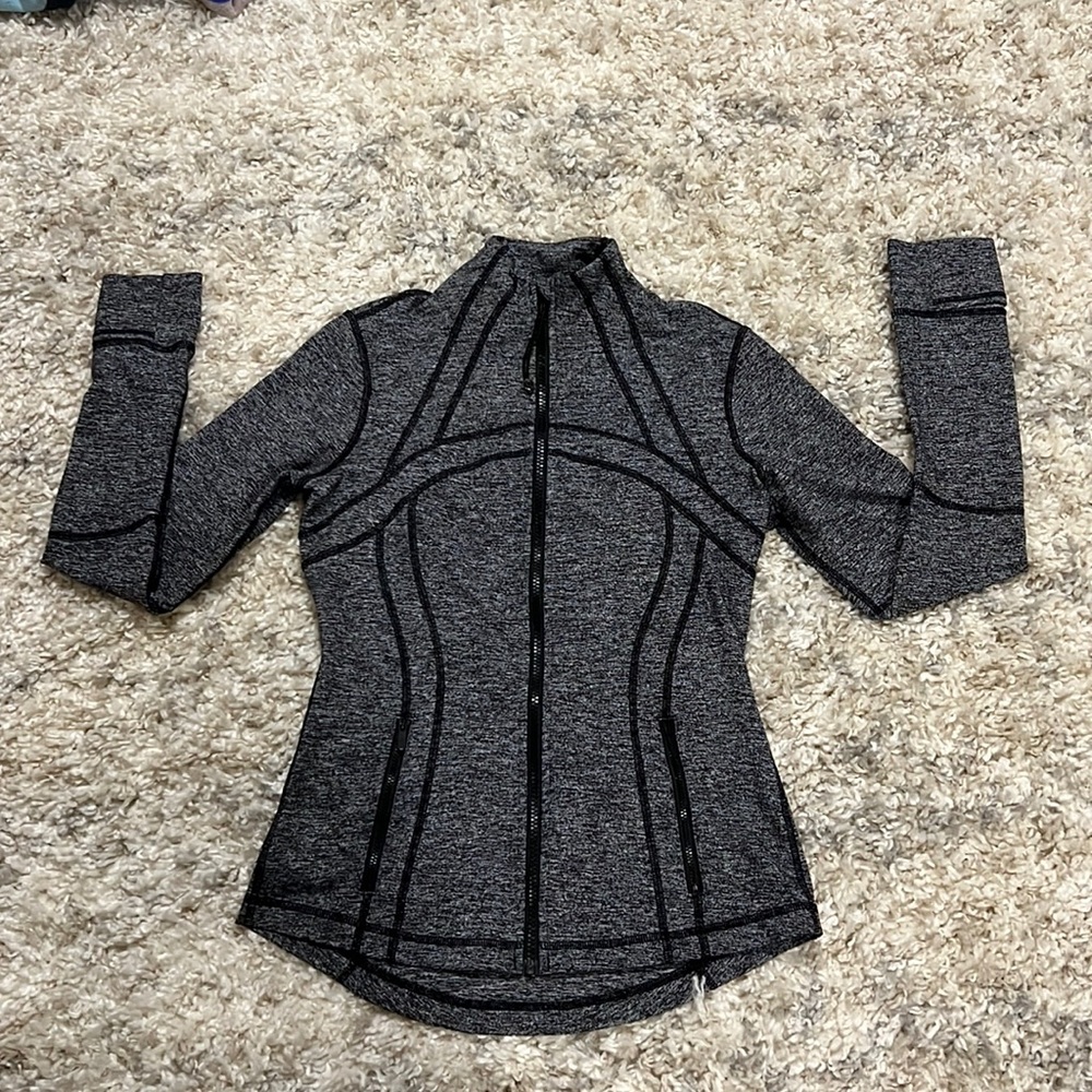 Lightly used lululemon define jacket, size 6